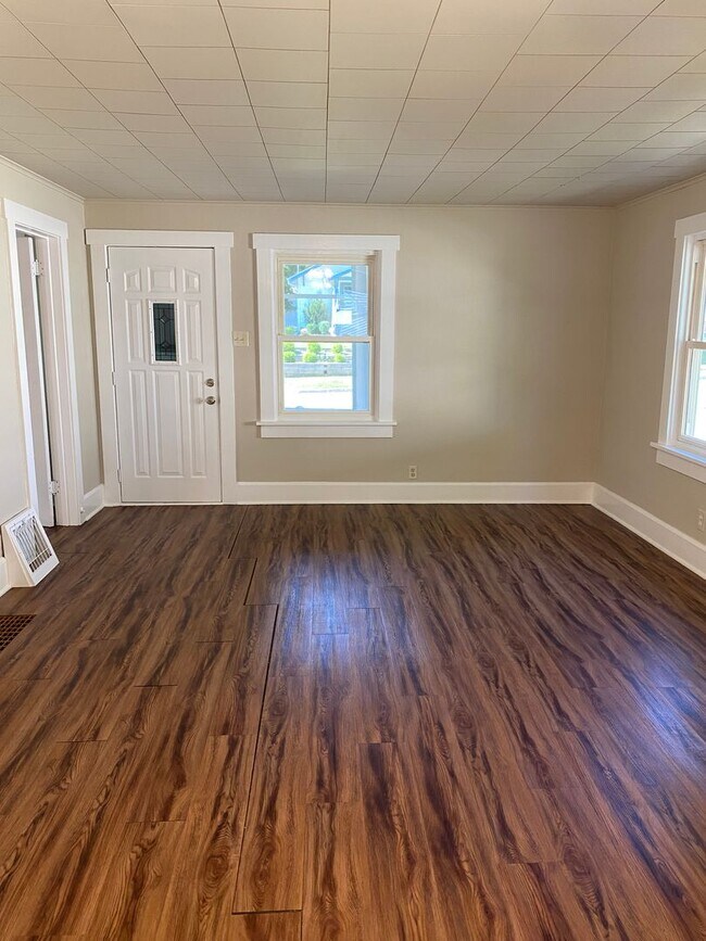 Foto del edificio - Updated 2 Bedroom 1.5 Bath Near Grandview ...