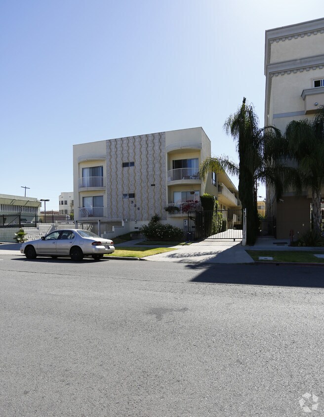 Foto del edificio - 326 S Serrano Ave