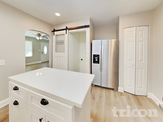 Foto del edificio - 1 Roberta Rd