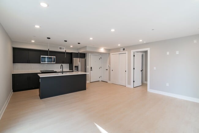 Building Photo - 6604 Ridge Ave