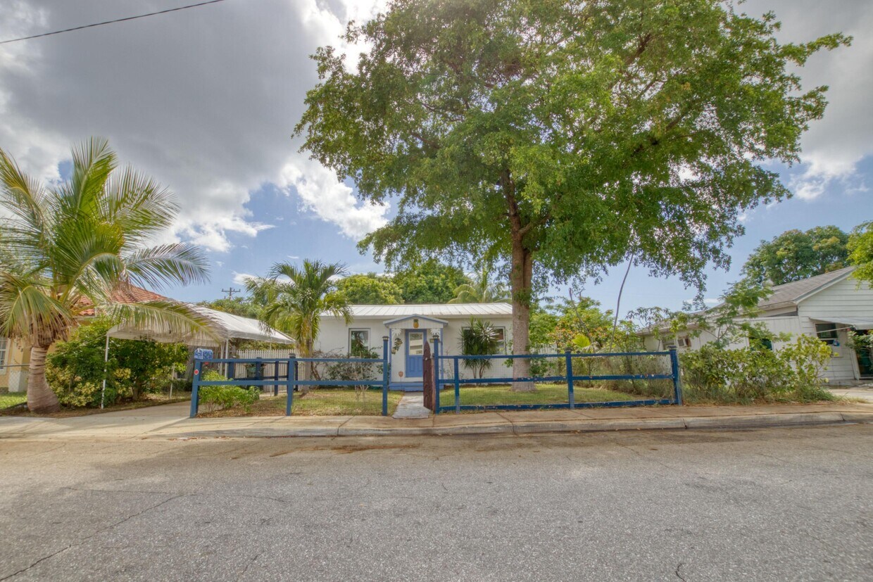 Foto principal - 726 N E St