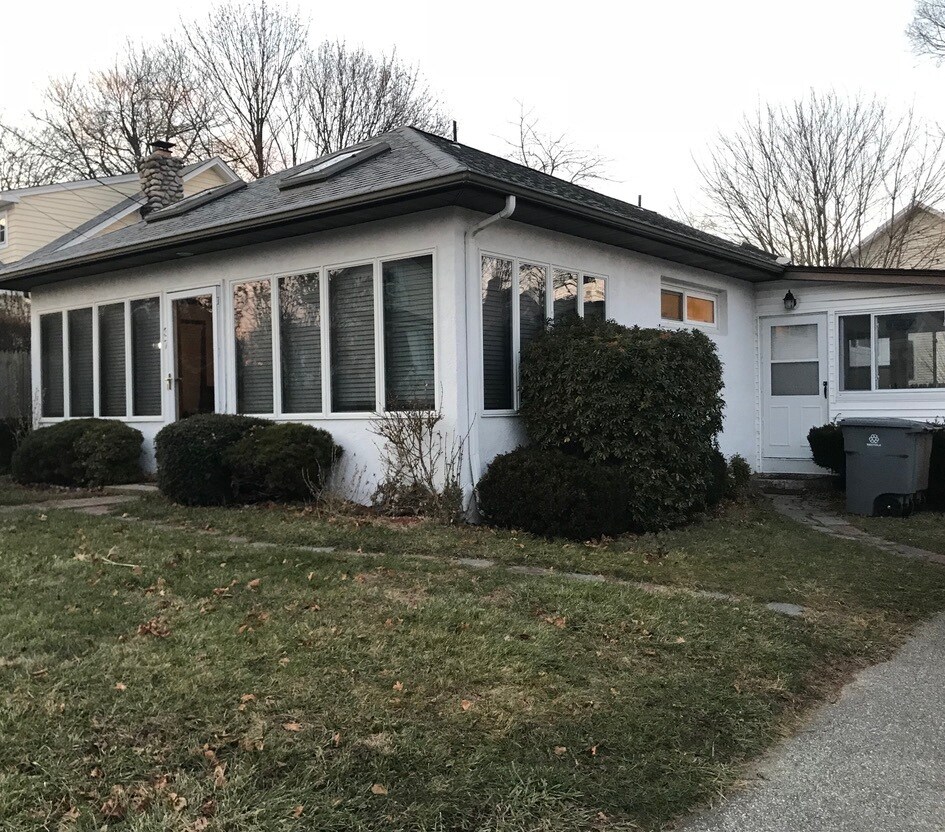 Primary Photo - 37 Sea Breeze Ave