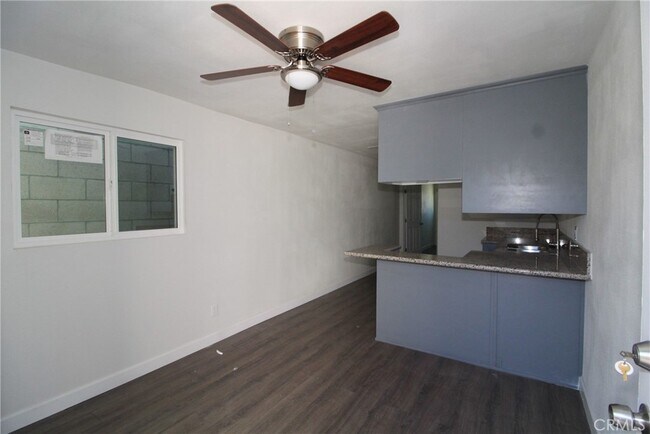 Foto del edificio - 705 N Anaheim Blvd