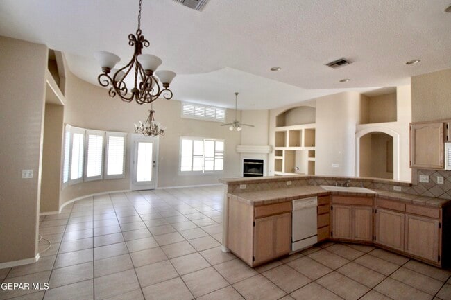 Building Photo - 6101 Los Siglos Dr