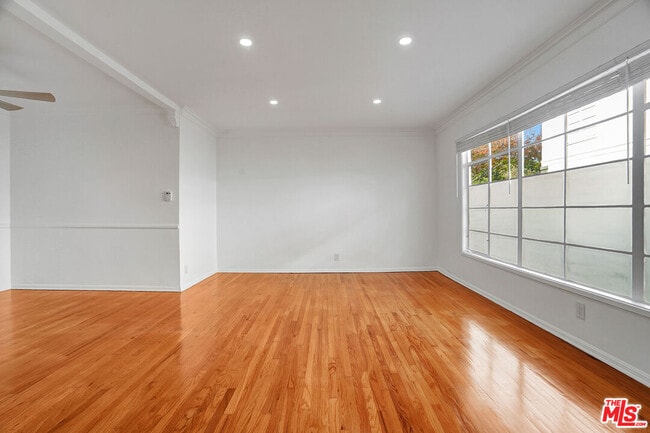 Building Photo - 476 S Roxbury Dr