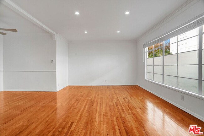 Foto del edificio - 476 S Roxbury Dr