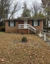 Building Photo - 2423 Crestview Dr