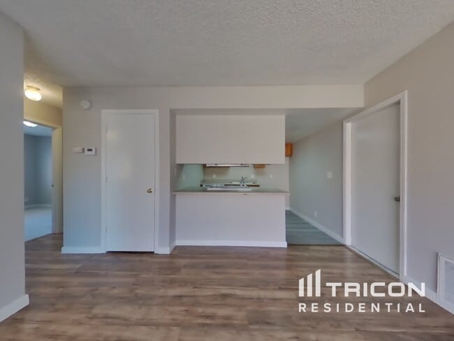 Building Photo - 1373 Hobart Dr