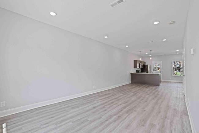 Building Photo - 37 Highland Blf Wy