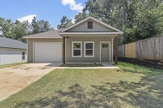 Building Photo - 820 Dubois St