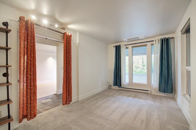 Foto del edificio - 1038 Lakeview Blvd E