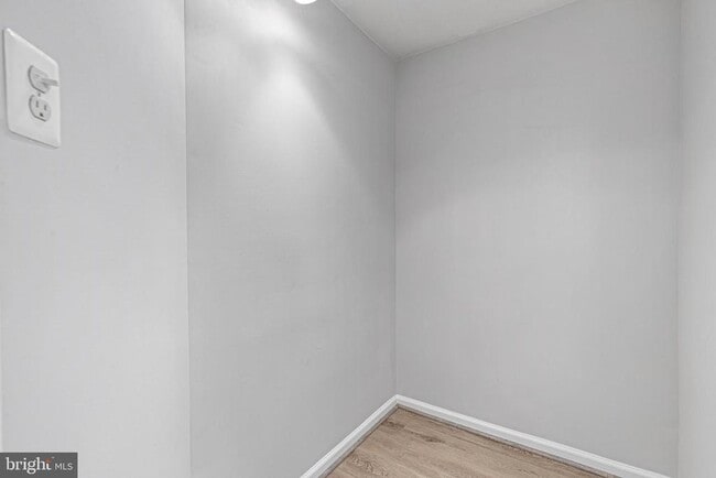 Building Photo - 2752 Manhattan Pl