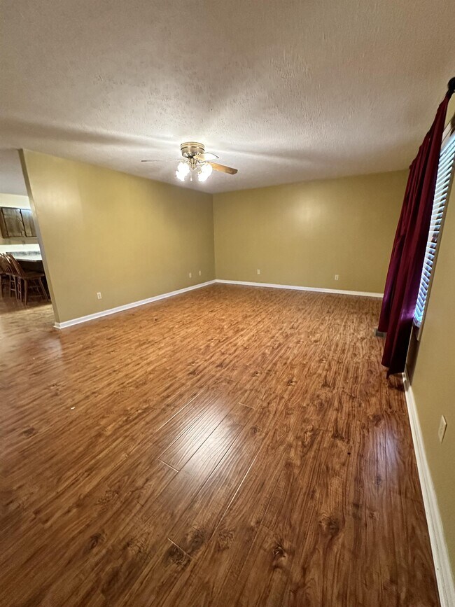 Foto del edificio - 7876 Crofton-Fruit Hill Rd