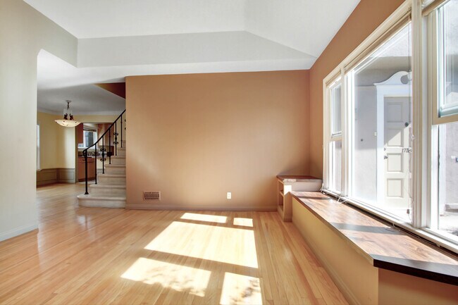 Building Photo - 1748 Glendon Ave