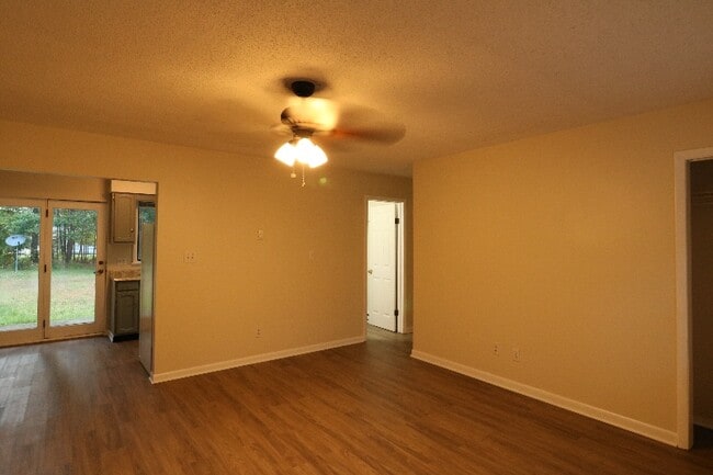 Building Photo - 2 Waldron Ln