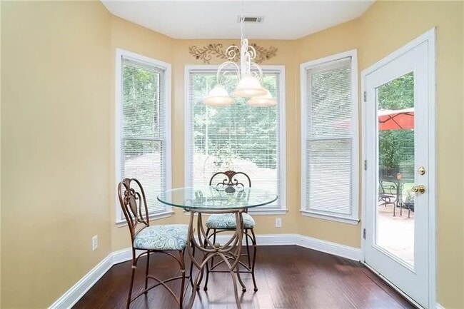 Building Photo - 3915 High Gables E