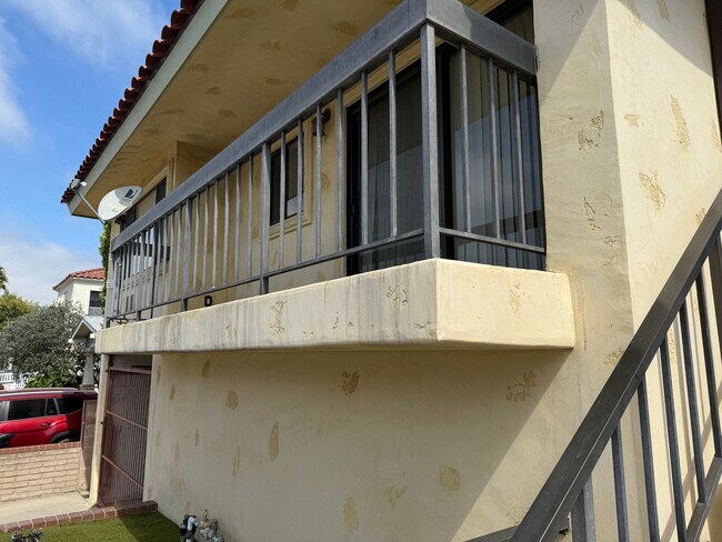 Foto del edificio - 956 W 13th St