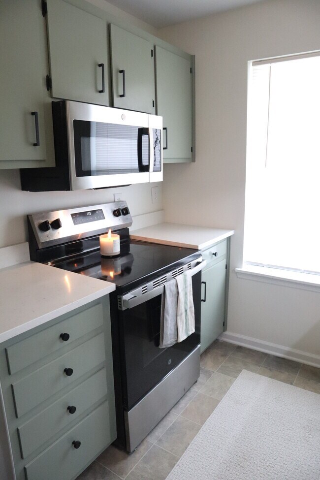 Electrodomésticos completamente nuevos - 108 Cedar Grove Dr