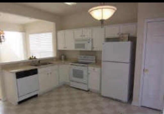 Building Photo - 2416 Normancrest Ct