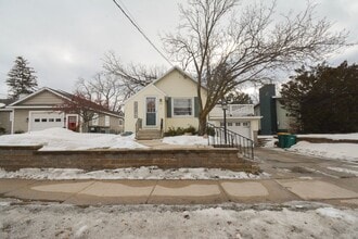 Building Photo - 138 14th St NE