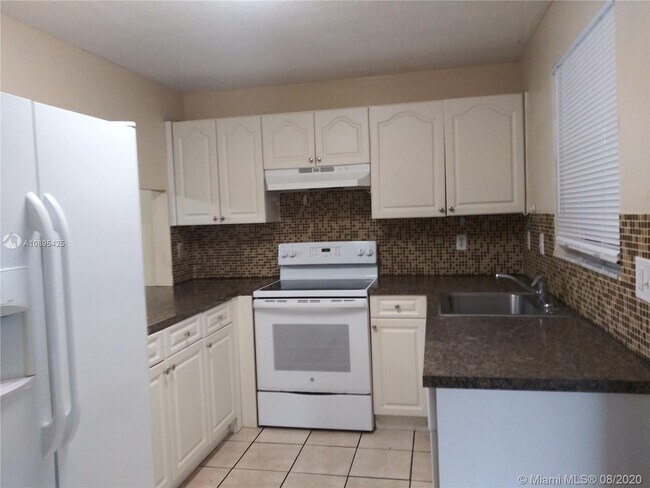 Building Photo - 7510 SW 152nd Ave