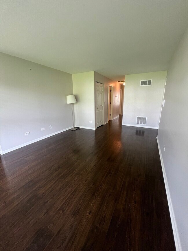 Foto del edificio - 358 Woodview Cir