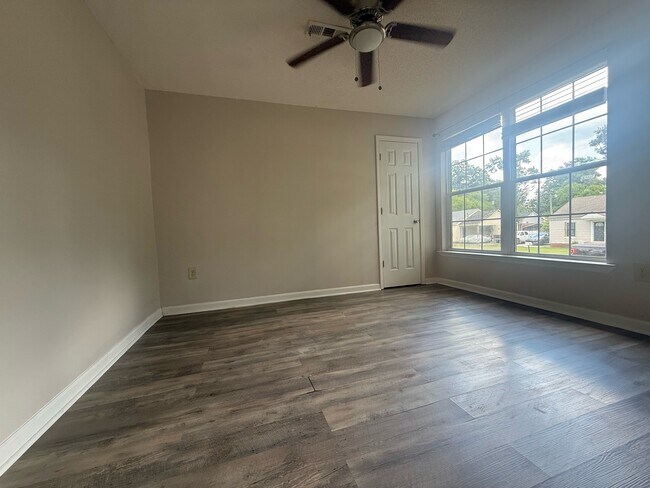 Foto del edificio - 560 1st St NE