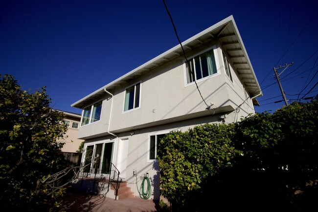 Foto del edificio - 209 Malcolm Ave