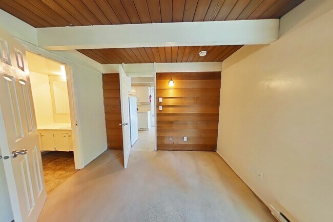 Foto del edificio - 1 Bedroom Apartment ~ Close to Campus ~ Ca...