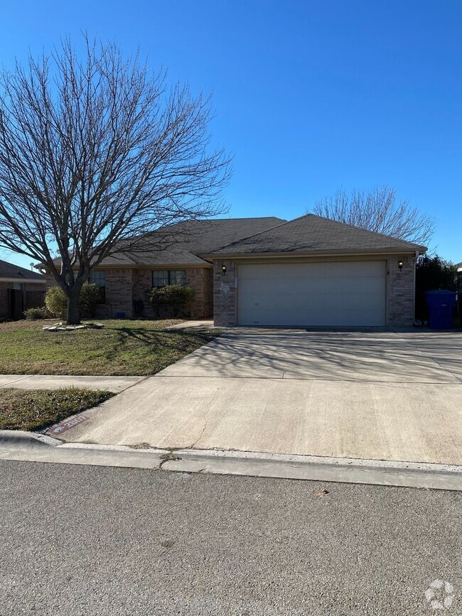 Building Photo - 2807 Lindsey Dr