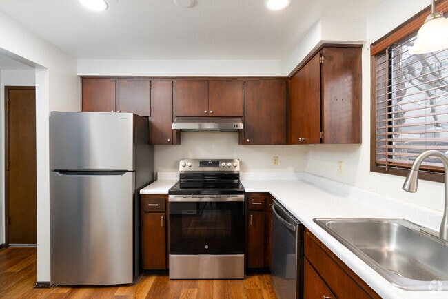 Interior Photo - 316 - 324 E 18th Ave