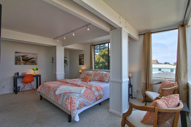 Building Photo - 611 Lantern Lane