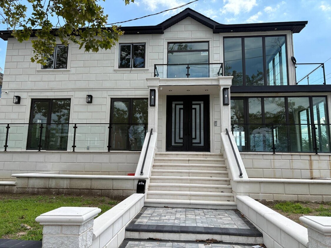 Foto principal - 162-53 95th St