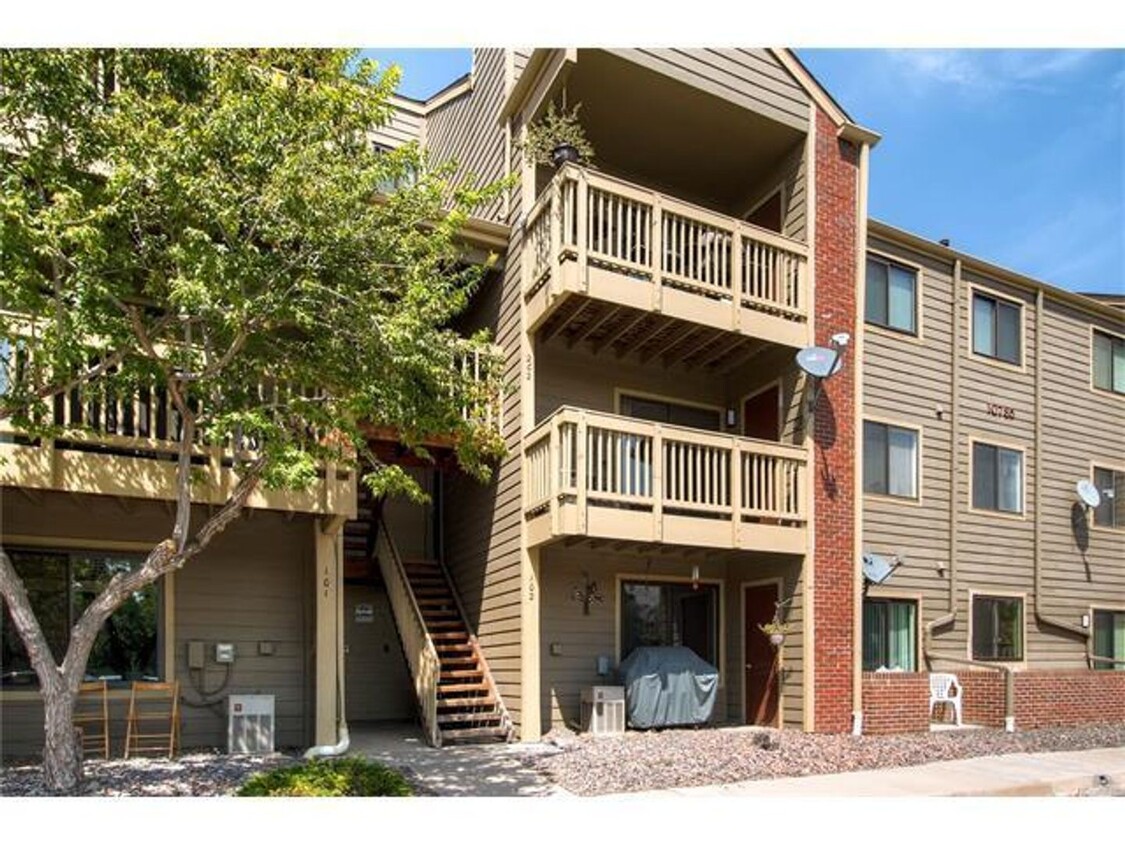 Foto principal - AWESOME 2-BEDROOM CONDO INCLUDES WASHER & ...