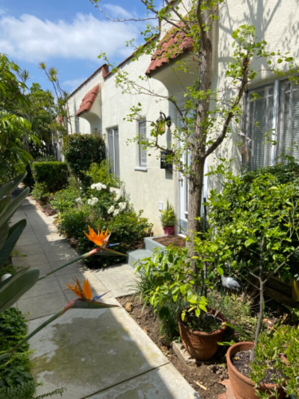 Primary Photo - 628 N Plymouth Blvd