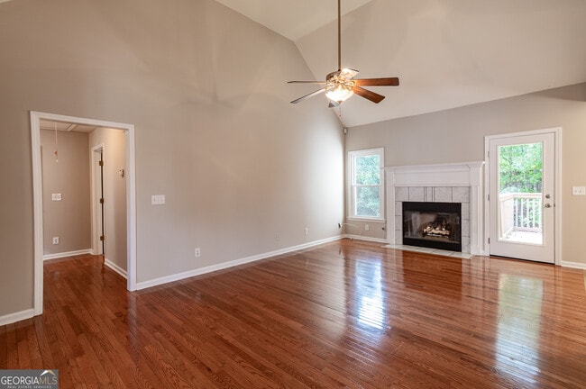 Foto del edificio - 705 Oxford Crest Ct NW