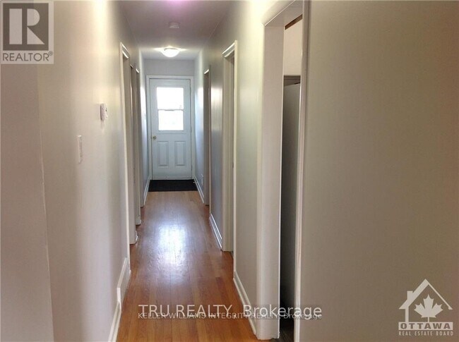 Building Photo - 2687 Cresthill St