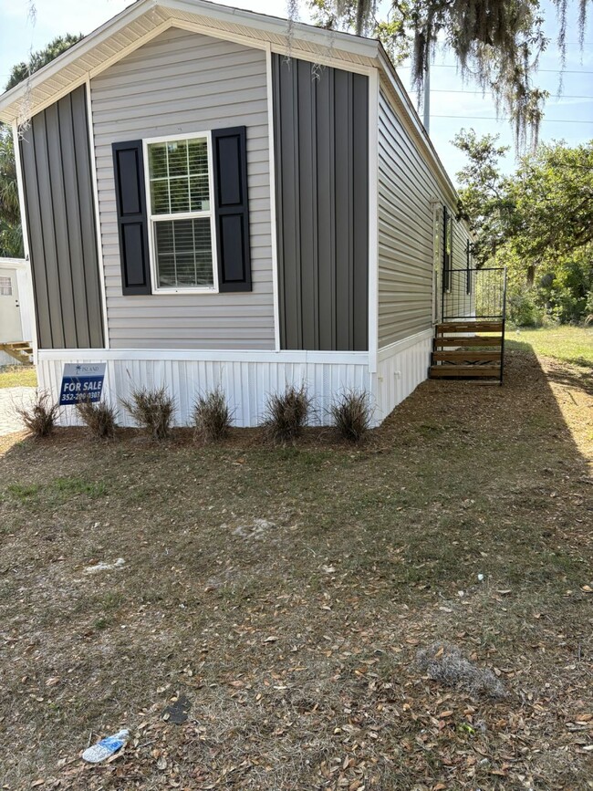 Building Photo - 11240 N Northwood Dr