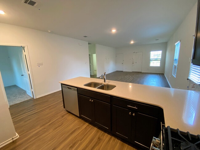 Building Photo - Room in House on Gabbro Gdns