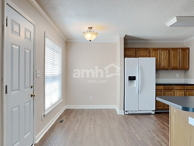 Building Photo - 6620 Valleyoak Dr