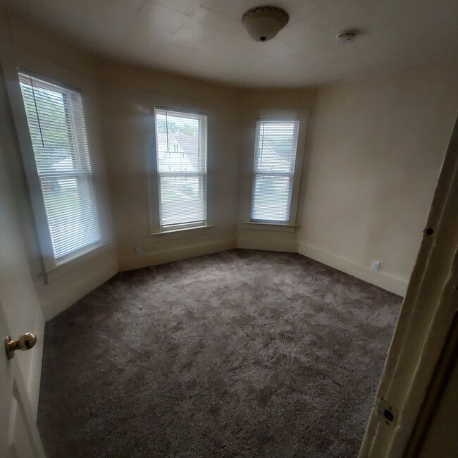 Main bedroom - 704 Cedar St