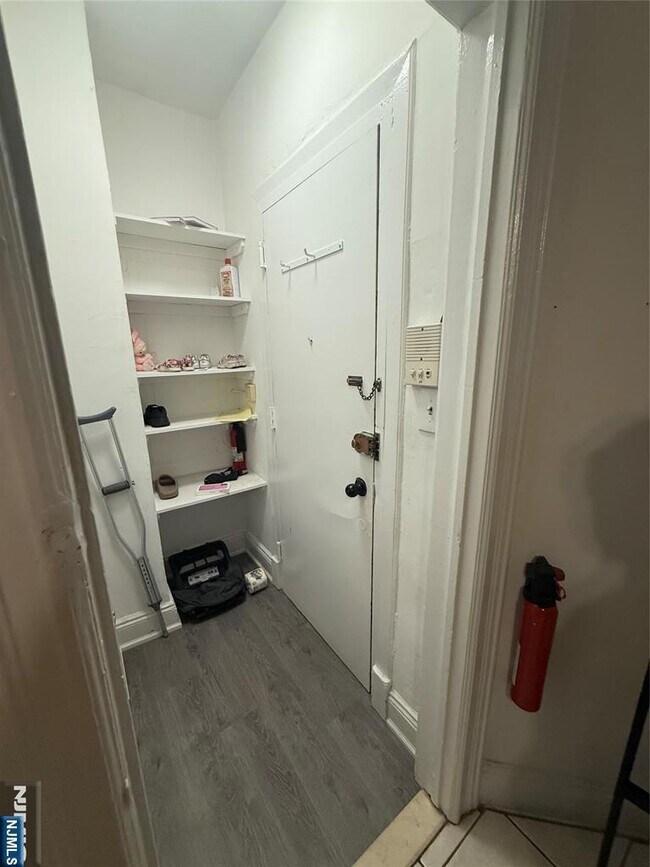 Foto del edificio - 322 Anderson Ave