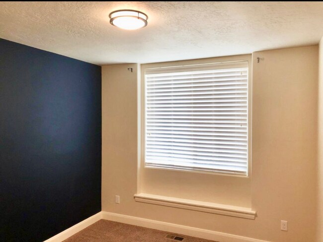 Building Photo - 4639 N Maplestone Ave