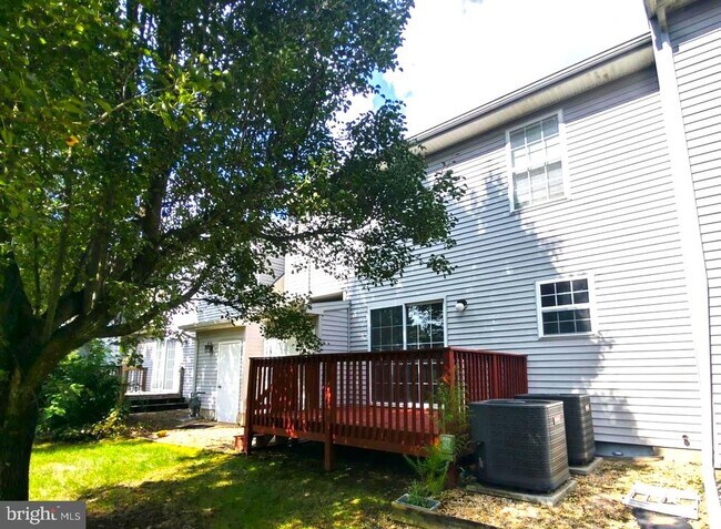 Building Photo - 1004 Granite Ct