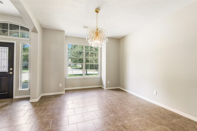 Building Photo - 12635 Lakeshore Dr