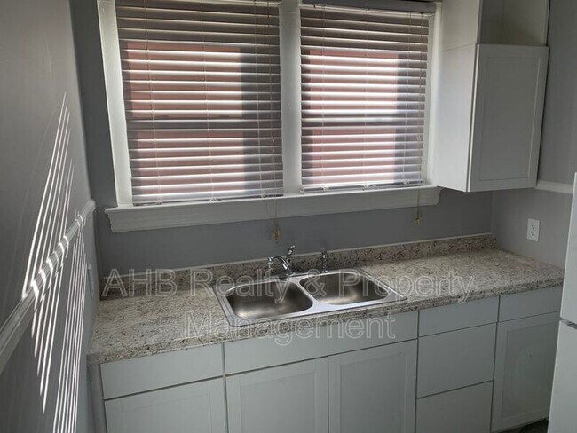 Foto del edificio - 126 S Beaumont Ave