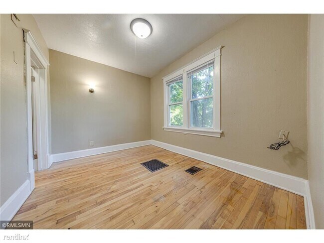 Foto del edificio - Room for Rent, 1 bath House - 3842 Fremont...