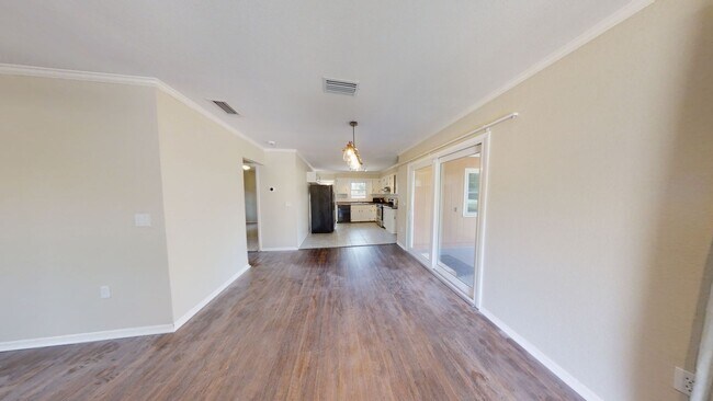Building Photo - 2 Bedroom house for rent