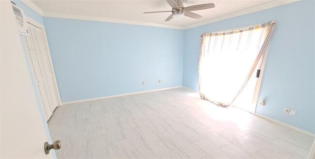 Building Photo - 10710 Parkland Woods Dr