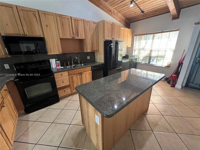 Foto del edificio - 2908 N 35th Terrace